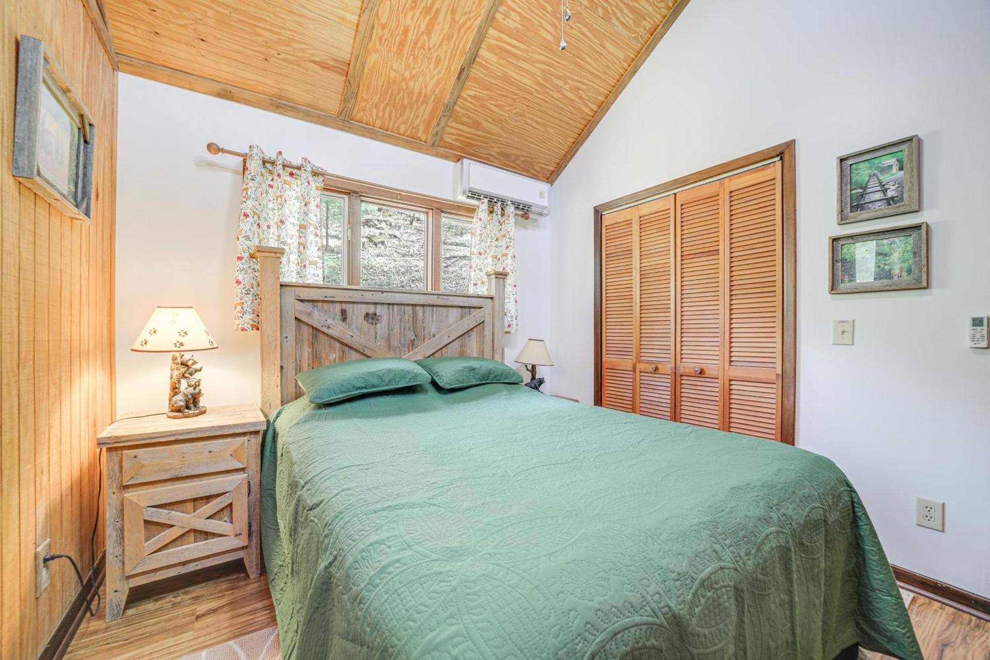 Creekside Whittier Cabin With Fire Pit Near Hiking! Eksteriør bilde